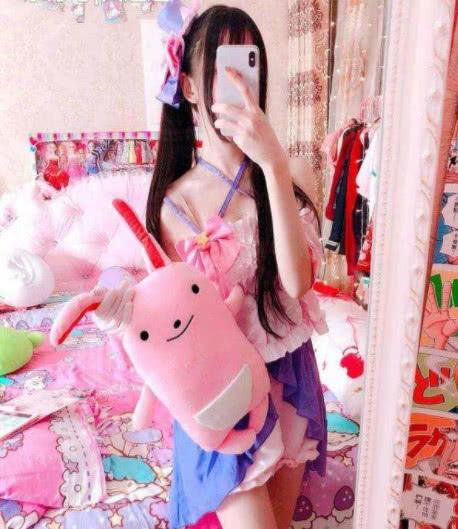 网红小萝莉,萌态可掬的青春魅力