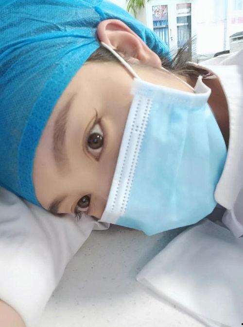 重庆护士自拍生活照,展现都市护理生活风采