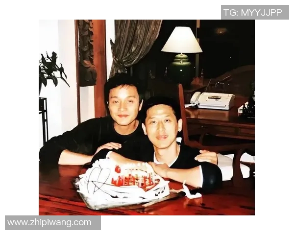 乔丹与足球明星亲密合影展现体育巨星之间的友谊与魅力 乔丹与足球明星亲密合影展现体育巨星之间的友谊与魅力