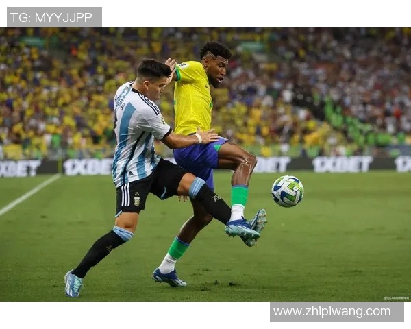 全球个子最高的足球明星揭秘及其在赛场上的独特优势与成就分析 全球个子最高的足球明星揭秘及其在赛场上的独特优势与成就分析